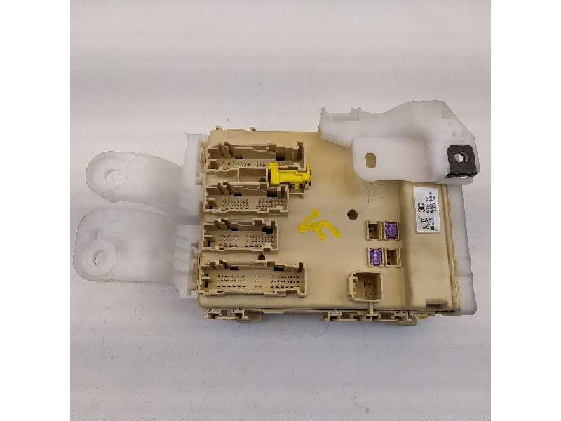 Recambio de caja reles / fusibles para toyota auris hybrid advance referencia OEM IAM 63583367 8273012X80A 8922102331