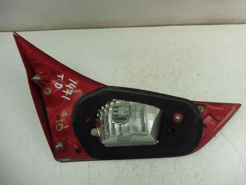 Recambio de piloto trasero derecho en porton para toyota auris hybrid advance referencia OEM IAM   