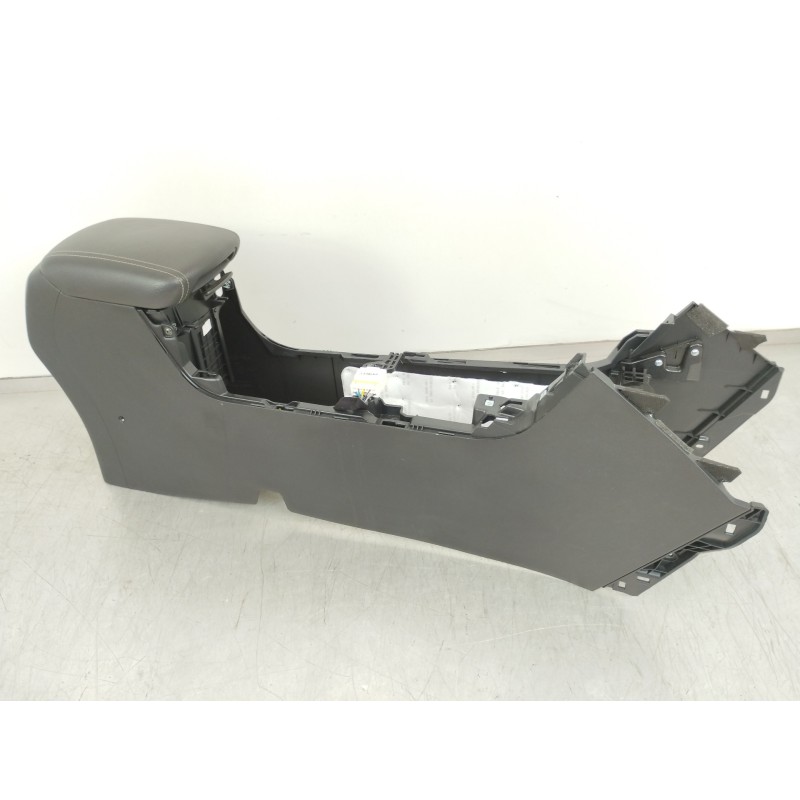 Recambio de apoyabrazos central para kia sportage drive 2wd referencia OEM IAM 84611F1200  