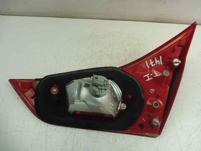 Recambio de piloto trasero izquierdo en porton para toyota auris hybrid advance referencia OEM IAM 8127002230  