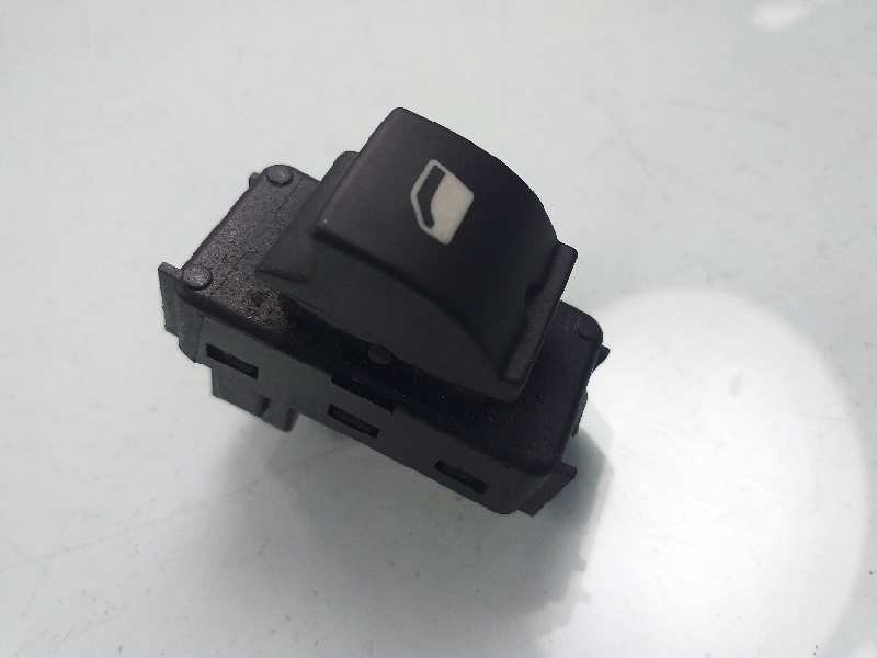 Recambio de mando elevalunas trasero derecho para peugeot 3008 allure referencia OEM IAM 96662297ZD  