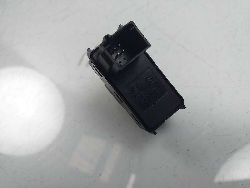 Recambio de mando elevalunas trasero derecho para peugeot 3008 allure referencia OEM IAM 96662297ZD  