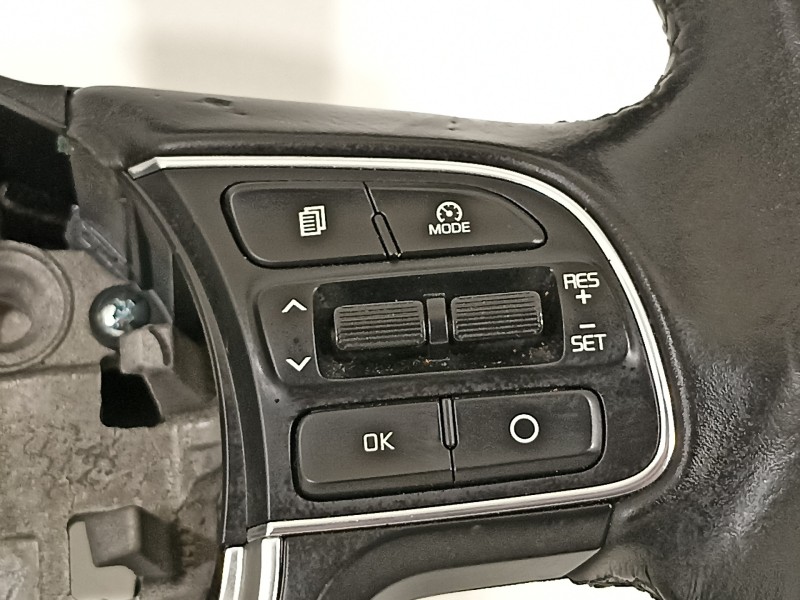 Recambio de volante para kia sportage drive 2wd referencia OEM IAM 56100F1130SA1  