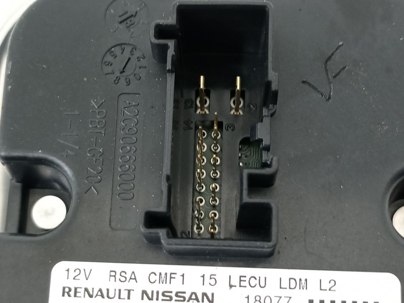 Recambio de centralita faros xenon para renault captur limited referencia OEM IAM 260558608R  