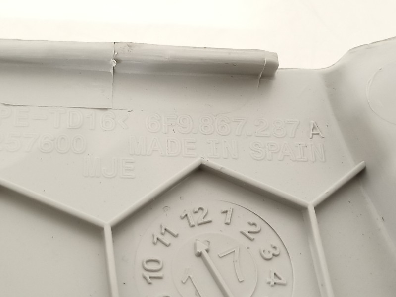 Recambio de moldura para seat arona xperience referencia OEM IAM 6F9867287A  