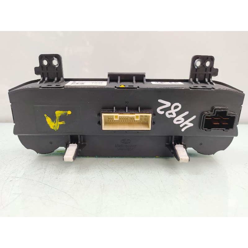 Recambio de mando calefaccion / aire acondicionado para kia sportage basic 4x2 referencia OEM IAM 972503U001  