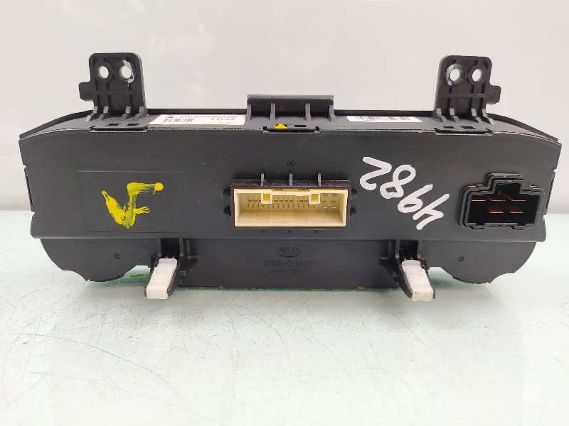 Recambio de mando calefaccion / aire acondicionado para kia sportage basic 4x2 referencia OEM IAM 972503U001  