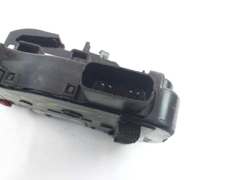 Recambio de cerradura puerta trasera derecha para kia sportage basic 4x2 referencia OEM IAM 814203U000  