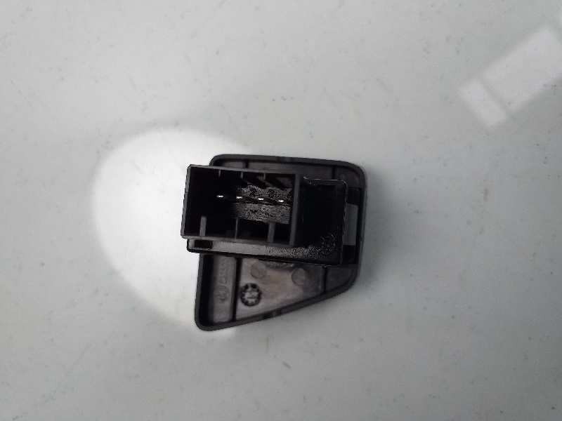 Recambio de mando elevalunas delantero derecho para fiat nuova 500 (150) lounge referencia OEM IAM 3050634311C  