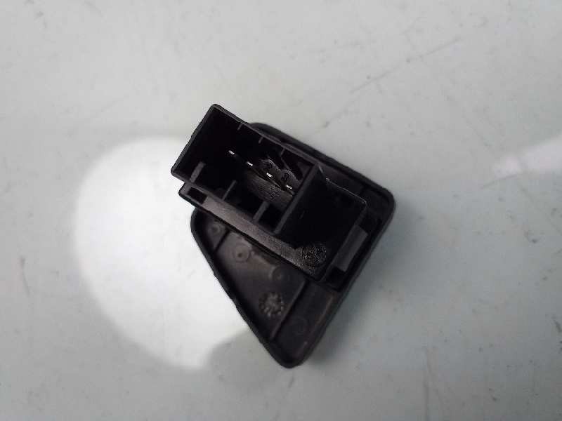 Recambio de mando elevalunas delantero izquierdo para fiat nuova 500 (150) lounge referencia OEM IAM 3050600312A  