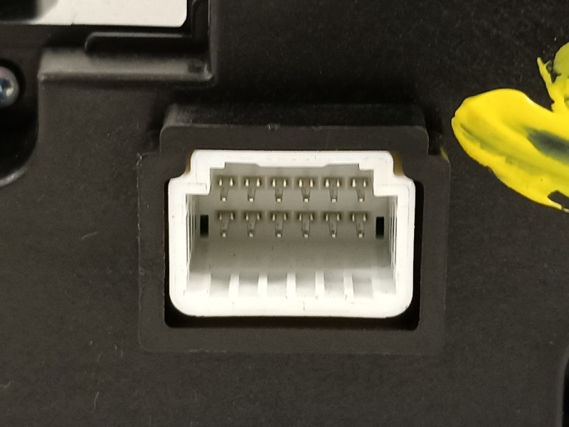 Recambio de warning para kia sportage drive 2wd referencia OEM IAM D996568020  