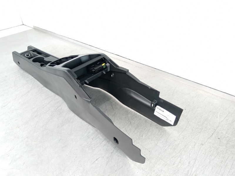 Recambio de consola central para seat ibiza (kj1) style go referencia OEM IAM 6F1863243  