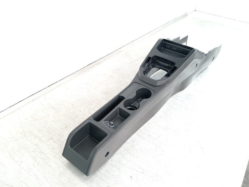 Recambio de consola central para seat ibiza (kj1) style go referencia OEM IAM 6F1863243  