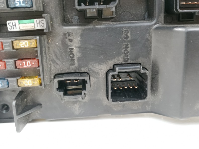 Recambio de caja reles / fusibles para peugeot 307 (s1) xr referencia OEM IAM 9651197680  