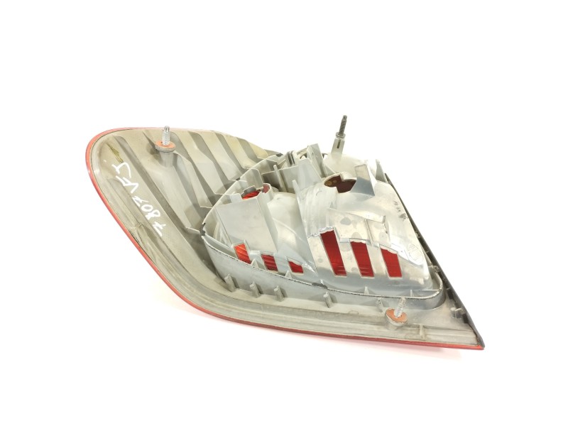 Recambio de piloto trasero derecho para bmw serie 3 berlina (e46) 330d referencia OEM IAM 8383822  