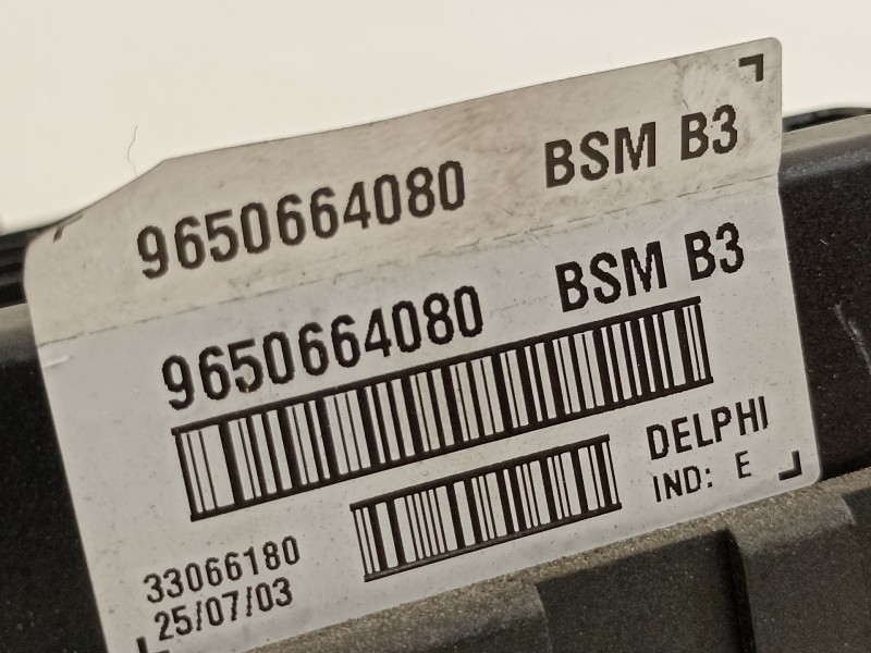 Recambio de caja reles / fusibles para peugeot 307 (s1) xr referencia OEM IAM 9650664080  