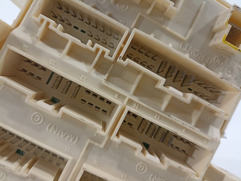 Recambio de caja reles / fusibles para kia carens (un) concept referencia OEM IAM 919501D510  