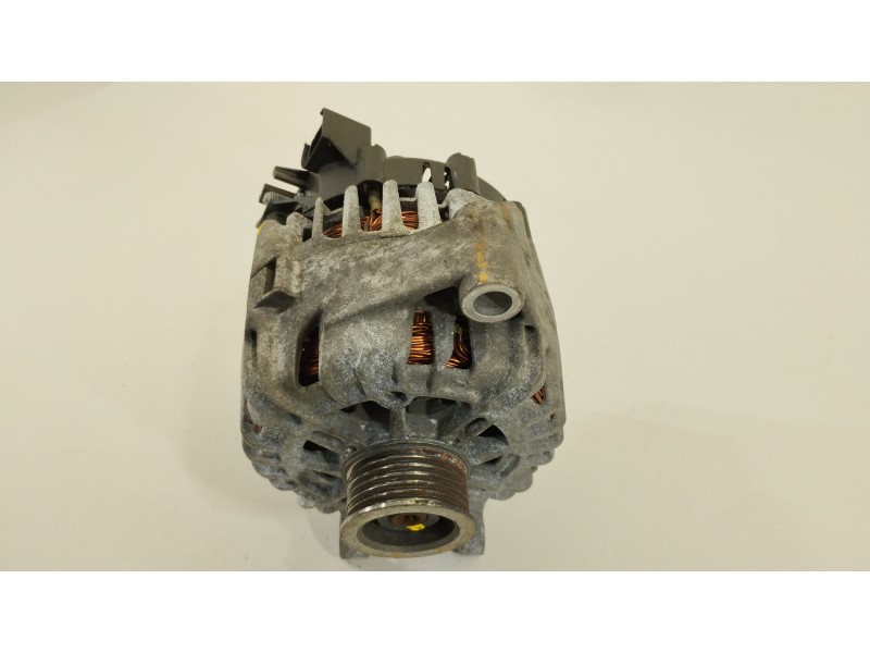 Recambio de alternador para ford fiesta (cb1) titanium referencia OEM IAM AV6N10300HA 2606952B TG12C087