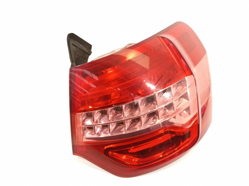 Recambio de piloto trasero derecho para citroën c5 berlina exclusive referencia OEM IAM 9681063680  