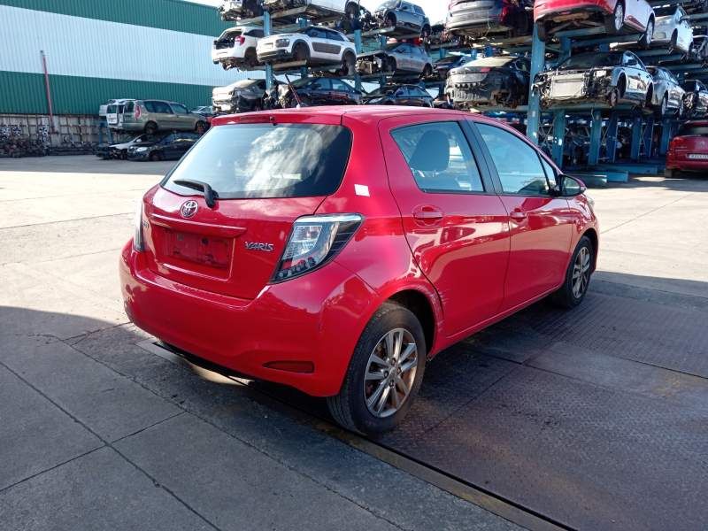 toyota yaris (_p13_) del año 2014