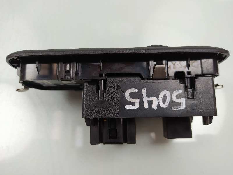 Recambio de mando elevalunas delantero izquierdo para ford fiesta (cb1) titanium referencia OEM IAM 8A6T14A132AC  