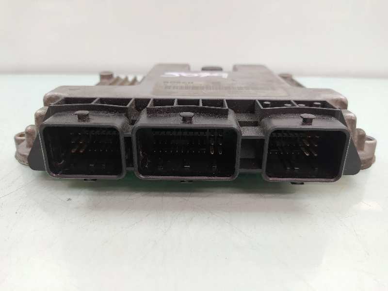 Recambio de centralita motor uce para renault scenic ii confort dynamique referencia OEM IAM 8200386508 0281011776 