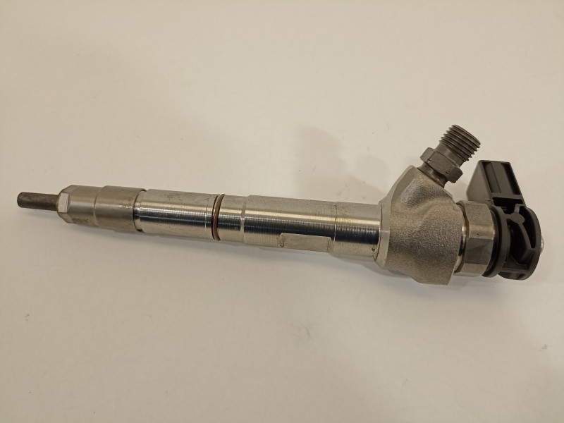 Recambio de inyector para audi a3 sportback (8y) gy referencia OEM IAM 05L130277E 0445110835 