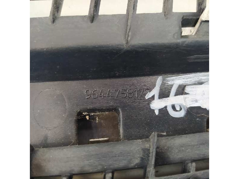 Recambio de rejilla delantera para citroën berlingo 1.9 dx familiar referencia OEM IAM 9644758177  