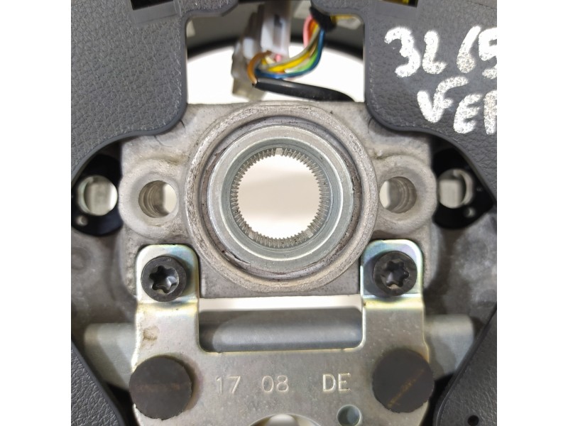 Recambio de volante para kia niro emotion plug-in hybrid referencia OEM IAM 561100500J  