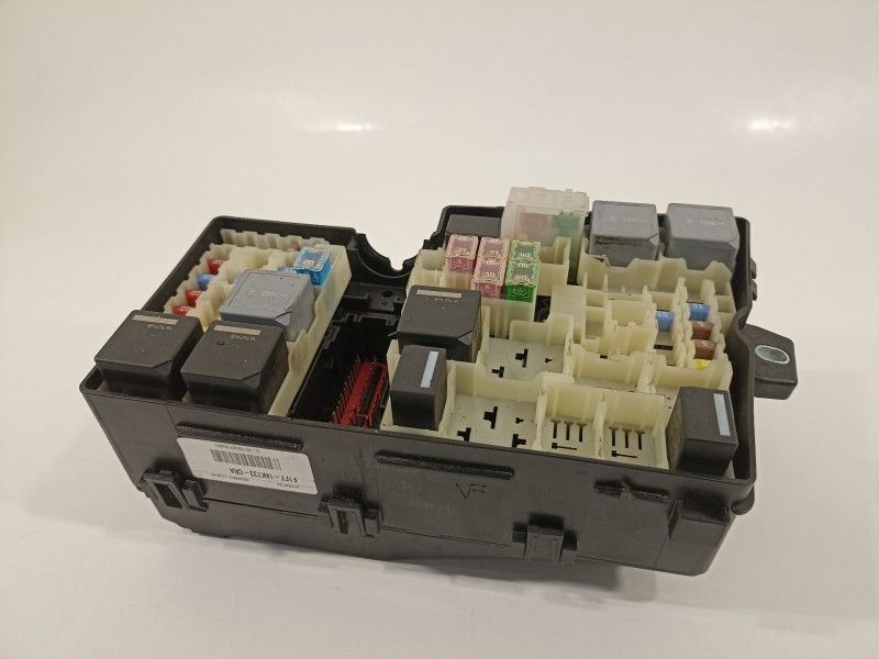 Recambio de caja reles / fusibles para ford focus lim. titanium referencia OEM IAM AV6T14A067AD  