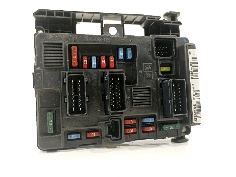 Recambio de caja reles / fusibles para peugeot 1007 dolce referencia OEM IAM 9650618480  