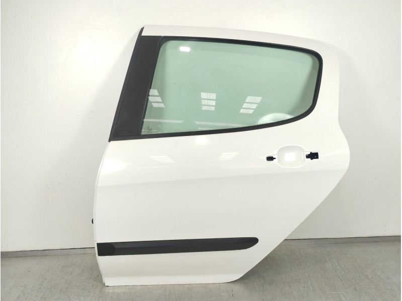 Recambio de puerta trasera izquierda para peugeot 308 confort referencia OEM IAM 9006L7  