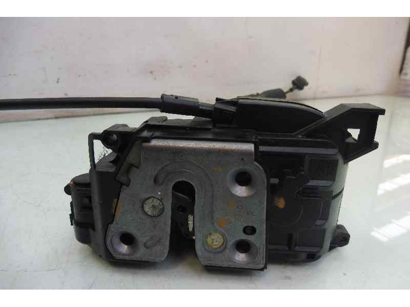 Recambio de cerradura puerta trasera derecha para renault scenic iii family edition referencia OEM IAM 825020033R  