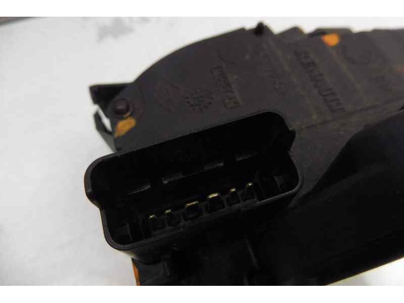 Recambio de cerradura puerta trasera derecha para renault scenic iii family edition referencia OEM IAM 825020033R  