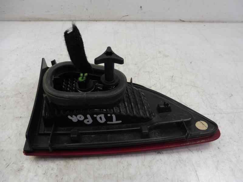 Recambio de piloto trasero derecho en porton para renault scenic iii family edition referencia OEM IAM 265500018R  