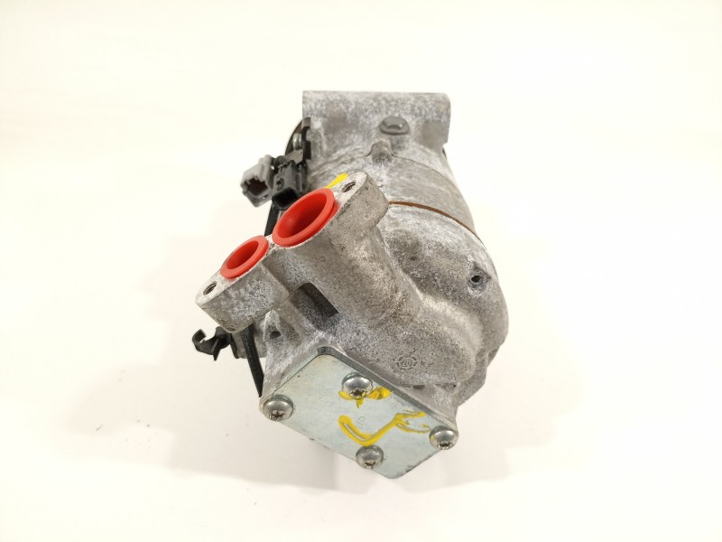 Recambio de compresor aire acondicionado para renault clio iv 1.2 16v referencia OEM IAM 926000050R  