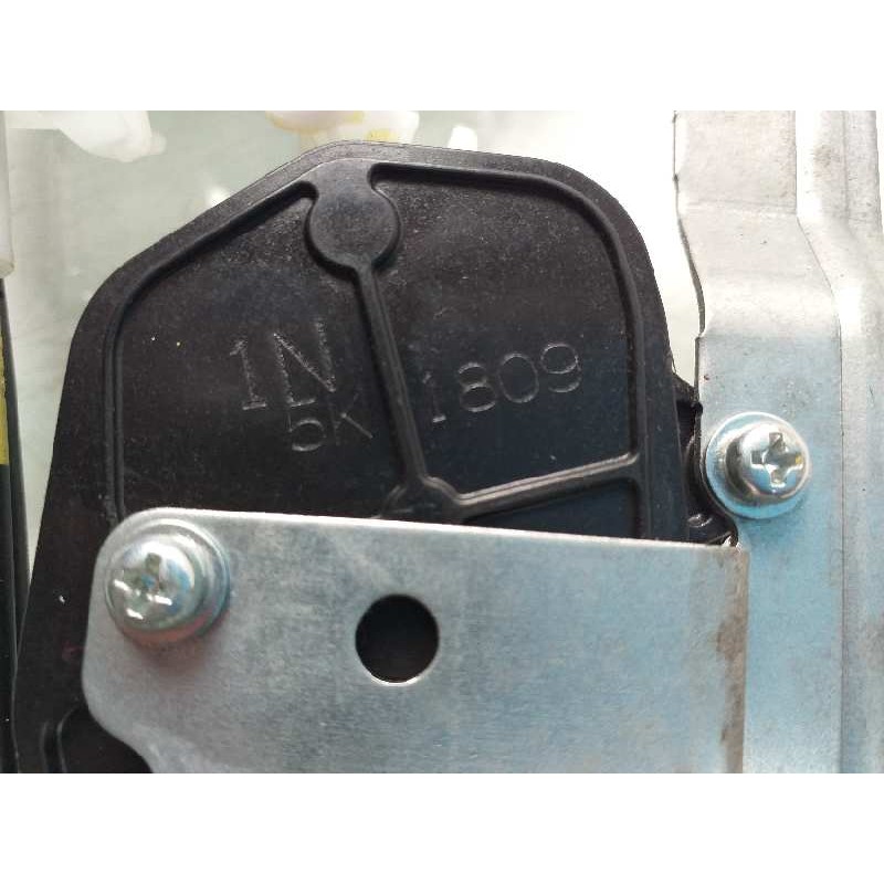 Recambio de cerradura puerta delantera derecha para mitsubishi canter euro 5/eev chasis cabina camion referencia OEM IAM 1N5K180