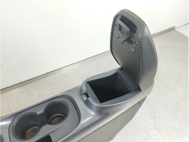 Recambio de apoyabrazos central para nissan juke (f16) referencia OEM IAM 969106PA0A  
