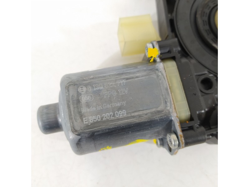 Recambio de motor elevalunas delantero izquierdo para seat leon st (5f8) style edition referencia OEM IAM 5Q0959801B 0130822717 