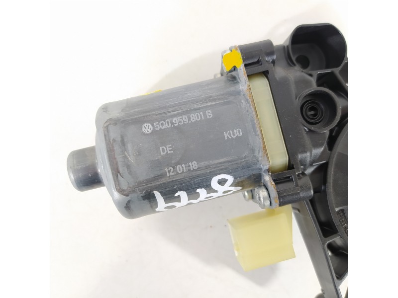 Recambio de motor elevalunas delantero izquierdo para seat leon st (5f8) style edition referencia OEM IAM 5Q0959801B 0130822717 