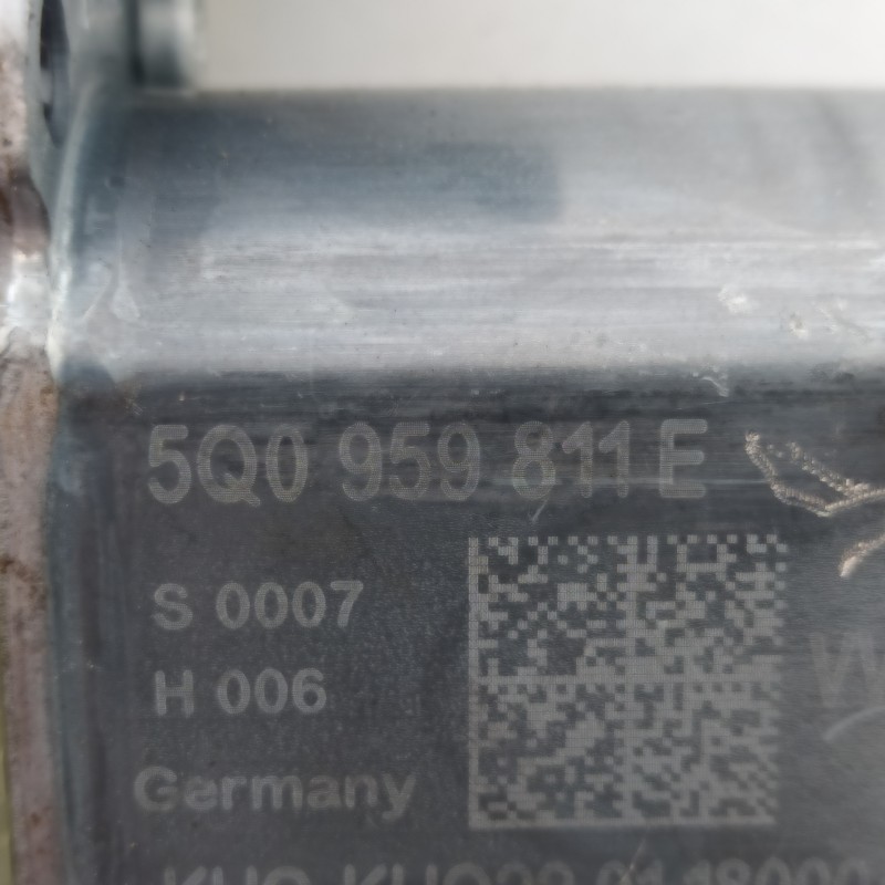 Recambio de motor elevalunas trasero izquierdo para seat leon st (5f8) style edition referencia OEM IAM 5Q0959811E 0130822725 