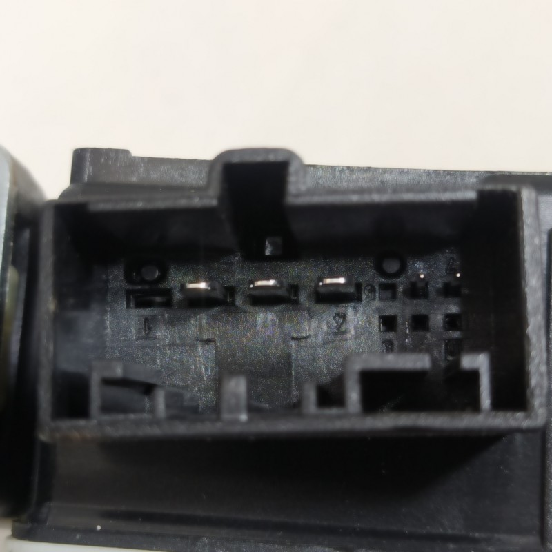 Recambio de motor elevalunas trasero izquierdo para seat leon st (5f8) style edition referencia OEM IAM 5Q0959811E 0130822725 