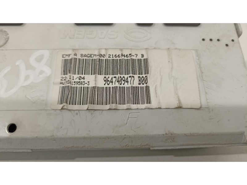 Recambio de pantalla multifuncion para citroën c2 vtr referencia OEM IAM 9647409477  