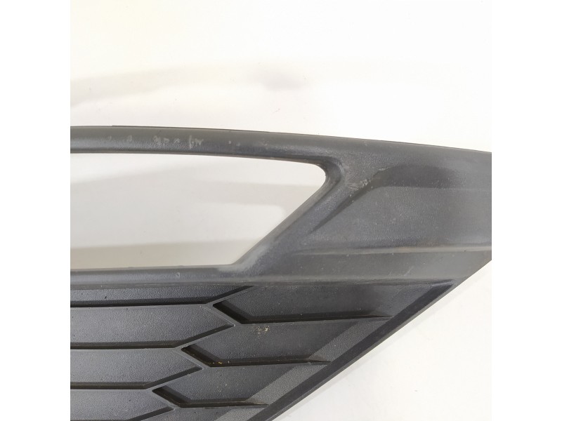 Recambio de rejilla paragolpes derecha para seat leon st (5f8) style edition referencia OEM IAM 5F0853666H  
