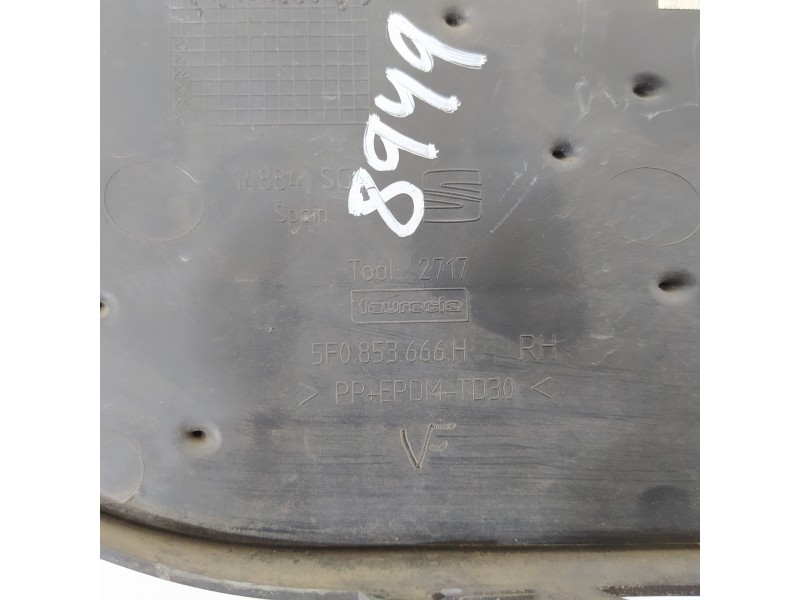 Recambio de rejilla paragolpes derecha para seat leon st (5f8) style edition referencia OEM IAM 5F0853666H  