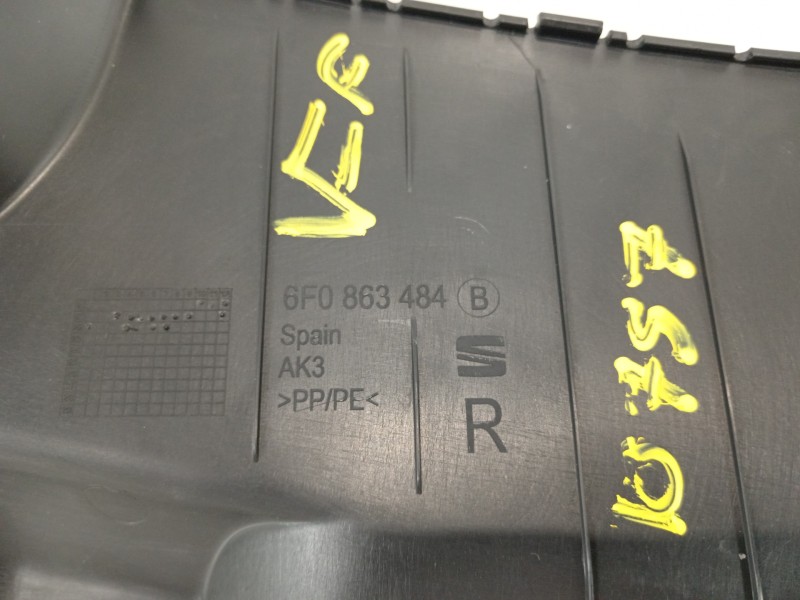 Recambio de moldura para seat ibiza (kj1) style go referencia OEM IAM 6F0863484  