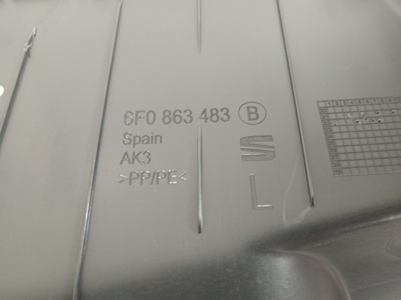 Recambio de moldura para seat ibiza (kj1) style go referencia OEM IAM 6F0863483  