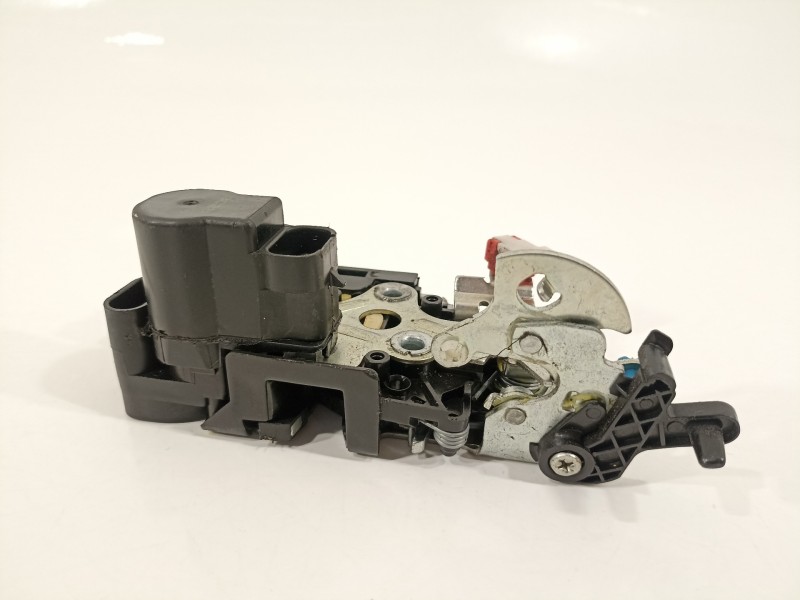 Recambio de cerradura puerta trasera izquierda para ssangyong rexton w premium 2wd referencia OEM IAM 7132008002   Recambio de cerradura puerta trasera izquierda para ssangyong rexton w premium 2wd referencia OEM IAM 7132008002