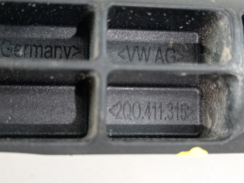 Recambio de bieleta estabilizadora delantera derecha para seat ibiza (kj1) fr referencia OEM IAM 2Q0411315  