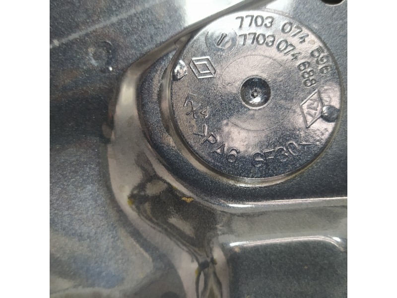 Recambio de puerta delantera izquierda para renault megane iii berlina 5 p emotion referencia OEM IAM 7703074688  